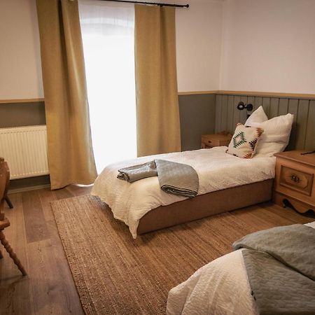 Hotel Kastanienhof Pfettrach à Altdorf  Extérieur photo