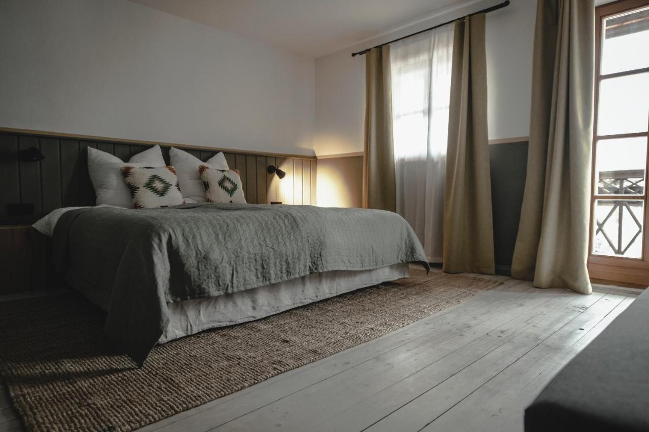 Hotel Kastanienhof Pfettrach à Altdorf  Extérieur photo