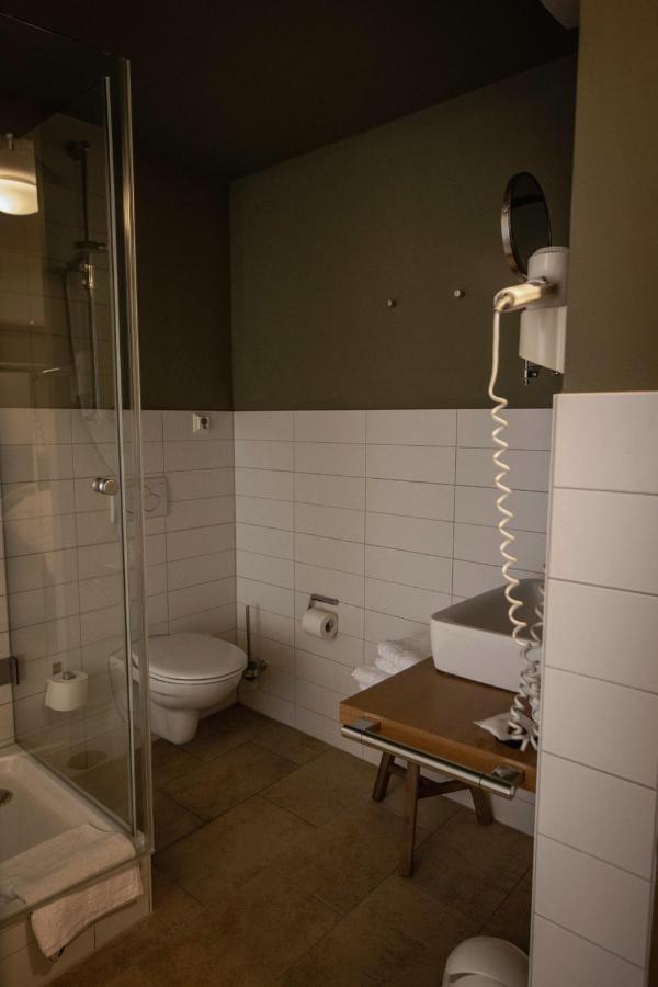 Hotel Kastanienhof Pfettrach à Altdorf  Extérieur photo