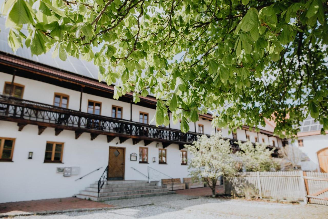 Hotel Kastanienhof Pfettrach à Altdorf  Extérieur photo