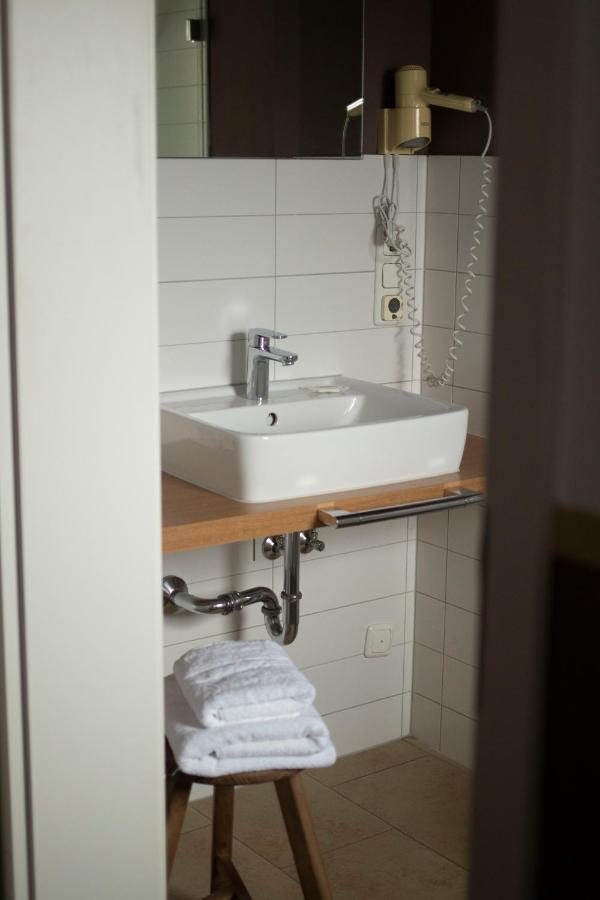 Hotel Kastanienhof Pfettrach à Altdorf  Extérieur photo